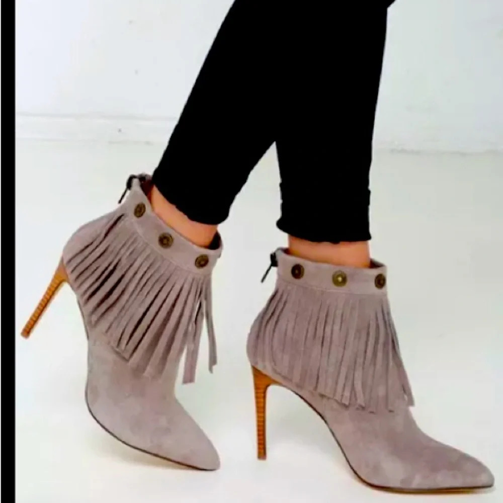 Very Volatile, Massy, Fringe Booties Gray Suede $126 size 6 holiday winter boho